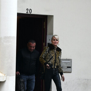 Exclusif - Laeticia Hallyday est allée au studio Guillaume Tell à Suresnes, le studio où Johnny enregistrait, avant d'aller à l'hôtel Costes à Paris le 16 novembre 2021. Sur place, elle a assisté à l'enregistrement du single de la gagnante du concours organisé par Laeticia Hallyday et Warner Music, Agathe Roberts. Cette dernière s'est produite sur la scène de l'Accor Arena lors du concert-hommage à Johnny Hallyday, le 14 septembre 2021.