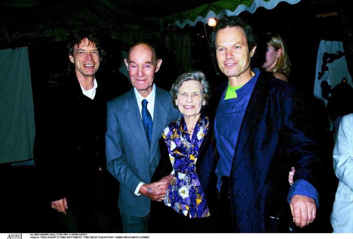 Photo : Mick Jagger et son frère Chris avec leurs parents - Ode ...