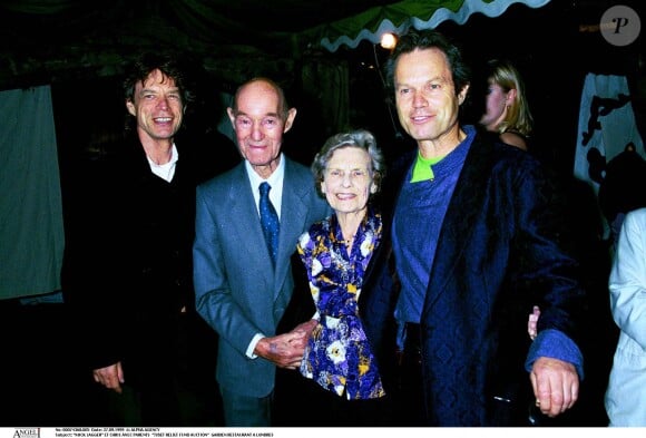 Mick Jagger et son frère Chris avec leurs parents