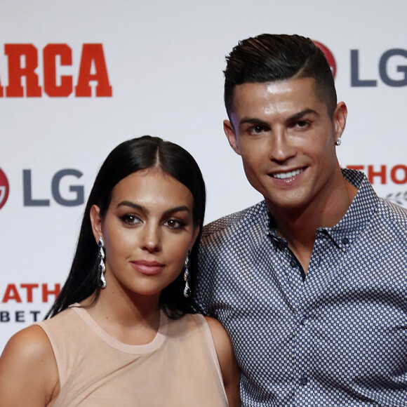 Cristiano Ronaldo et sa compagne Georgina Rodriguez assistent au Prix Marca Leyenda à Madrid en Espagne.