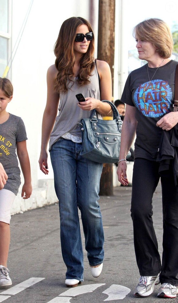 Kate Beckinsale en famille à Los Angeles, le 24 janvier 2010