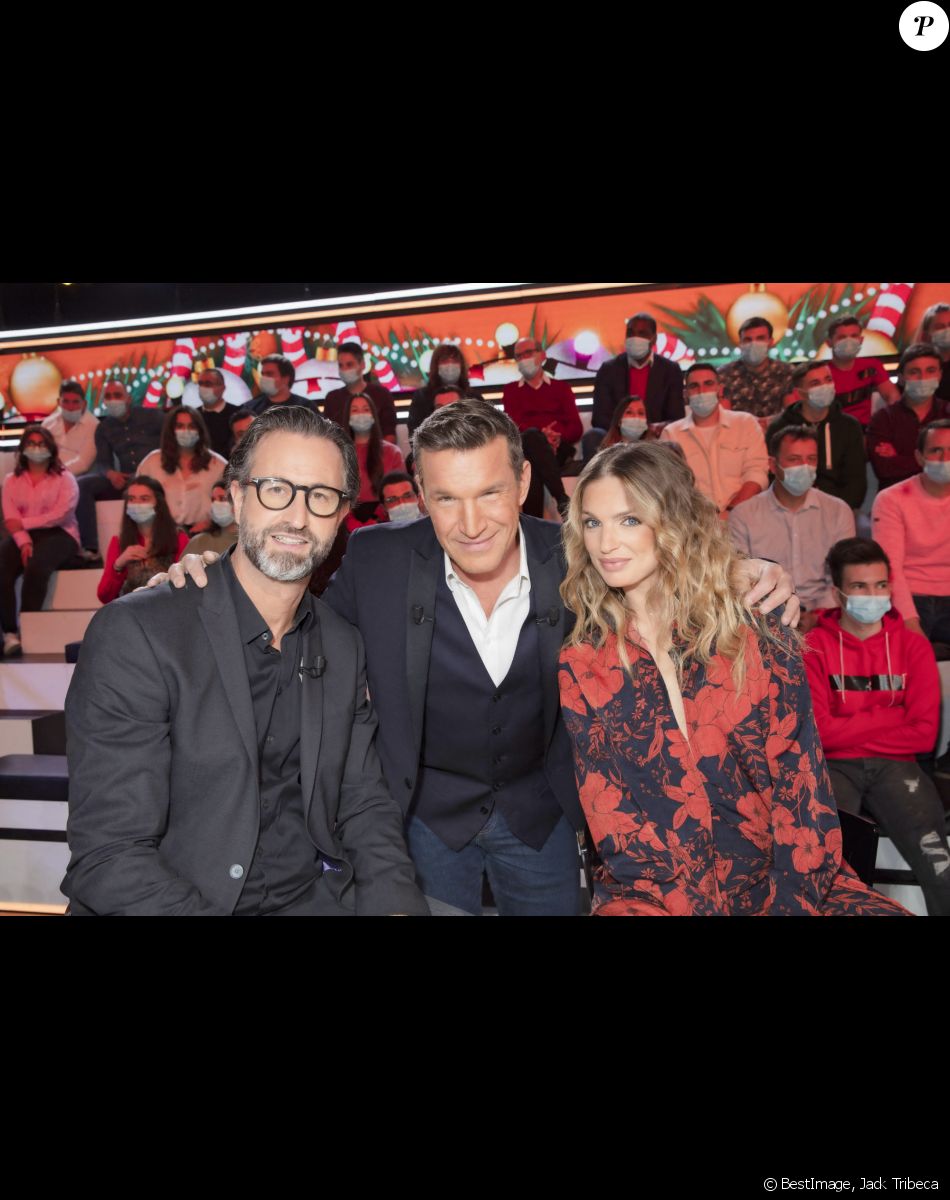 Exclusif - Nicolas Pernikoff, Benjamin Castaldi, Fiona Deshayes sur le plateau de l'émission TPMP (Touche pas à mon poste) diffusée en direct sur C8 le 2 décembre 2021. © Jack Tribeca / Bestimage