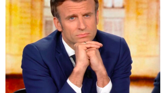 Emmanuel Macron : Posture et expressions déroutantes durant le débat avec Marine Le Pen