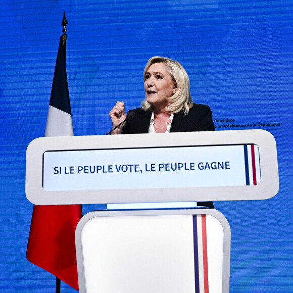 Marine Le Pen, Rassemblement National (RN) (23,6% et qualifiée pour le second tour) à son QG lors du premier tour des élections présidentielles, à Paris le 10 avril 2022. ©