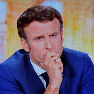 Capture d'écran du débat télévisé entre les deux candidats en finale de l'élection présidentielle 2022 Emmanuel Macron pour LREM et Marine Le Pen pour le RN le 20 avril 2022