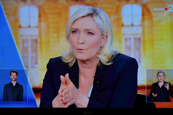 Capture d'écran du débat télévisé entre les deux candidats en finale de l'élection présidentielle 2022 Emmanuel Macron pour LREM et Marine Le Pen pour le RN le 20 avril 2022