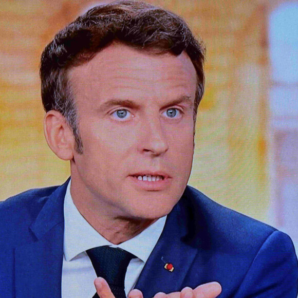 Capture d'écran du débat télévisé entre les deux candidats en finale de l'élection présidentielle 2022 Emmanuel Macron pour LREM et Marine Le Pen pour le RN le 20 avril 2022