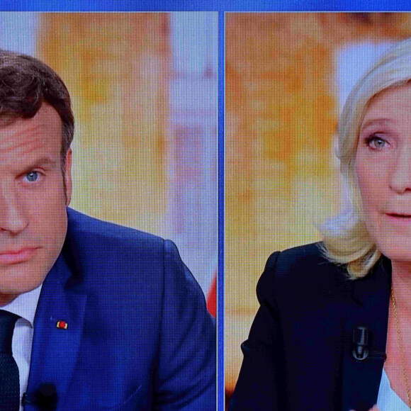 Illustration du débat télévisé entre les deux candidats en finale de l'élection présidentielle 2022 Emmanuel Macron pour LREM et Marine Le Pen pour le RN le 20 avril 2022. © Frédéric Chambert / Panoramic / Bestimage 
