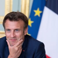 "Vous me trouvez sexy ?" : Le torse très poilu d'Emmanuel Macron moqué par une populaire star américaine