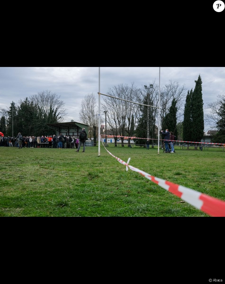 Recherches de Delphine Jubillar, disparue depuis la nuit du 15 au 16 décembre 2020, à Cagnac-les-Mines au nord d'Albi. Des habitants viennent aider les gendarmes - 23 décembre 2020