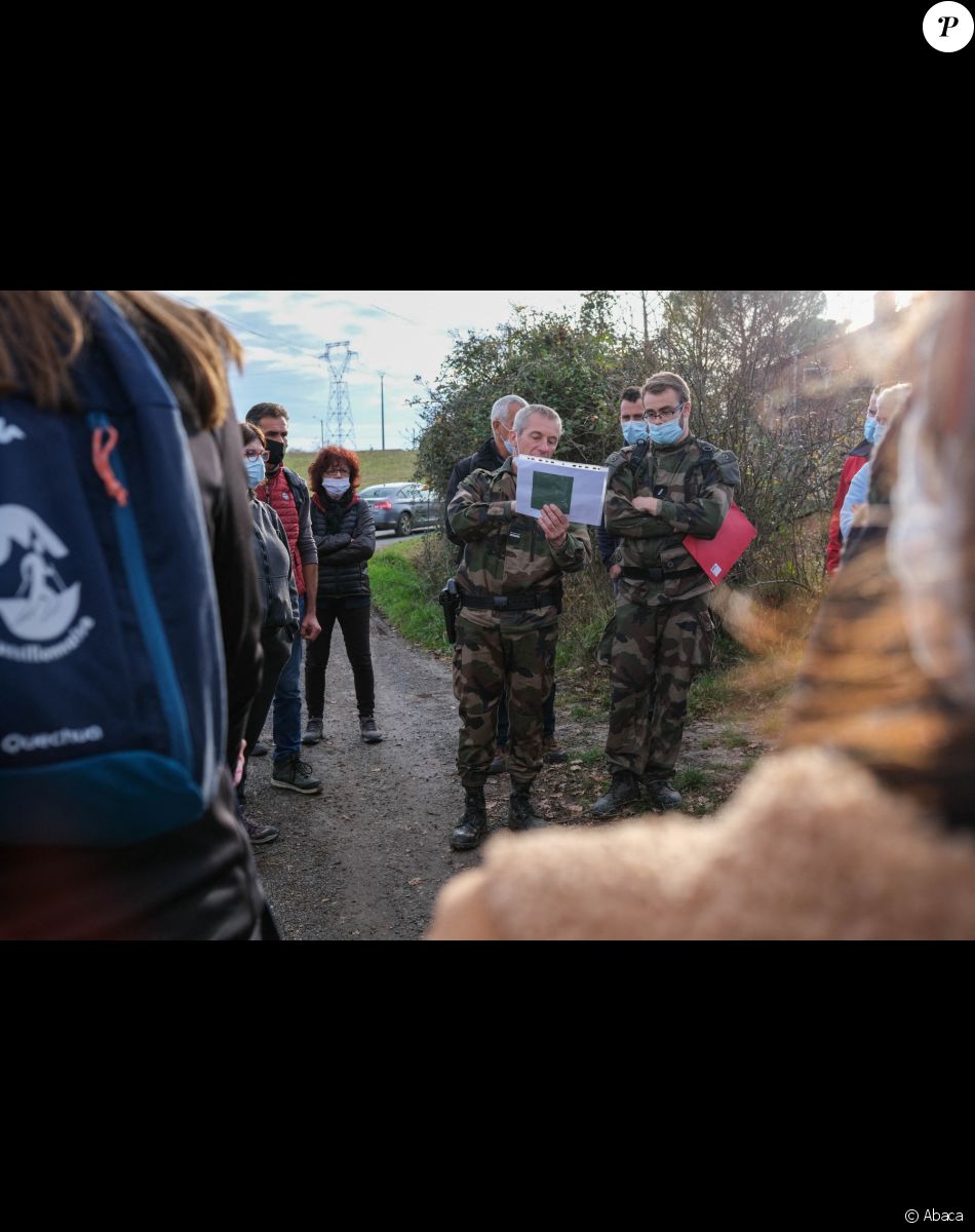 Recherches de Delphine Jubillar, disparue depuis la nuit du 15 au 16 décembre 2020, à Cagnac-les-Mines au nord d'Albi. Des habitants viennent aider les gendarmes - 23 décembre 2020