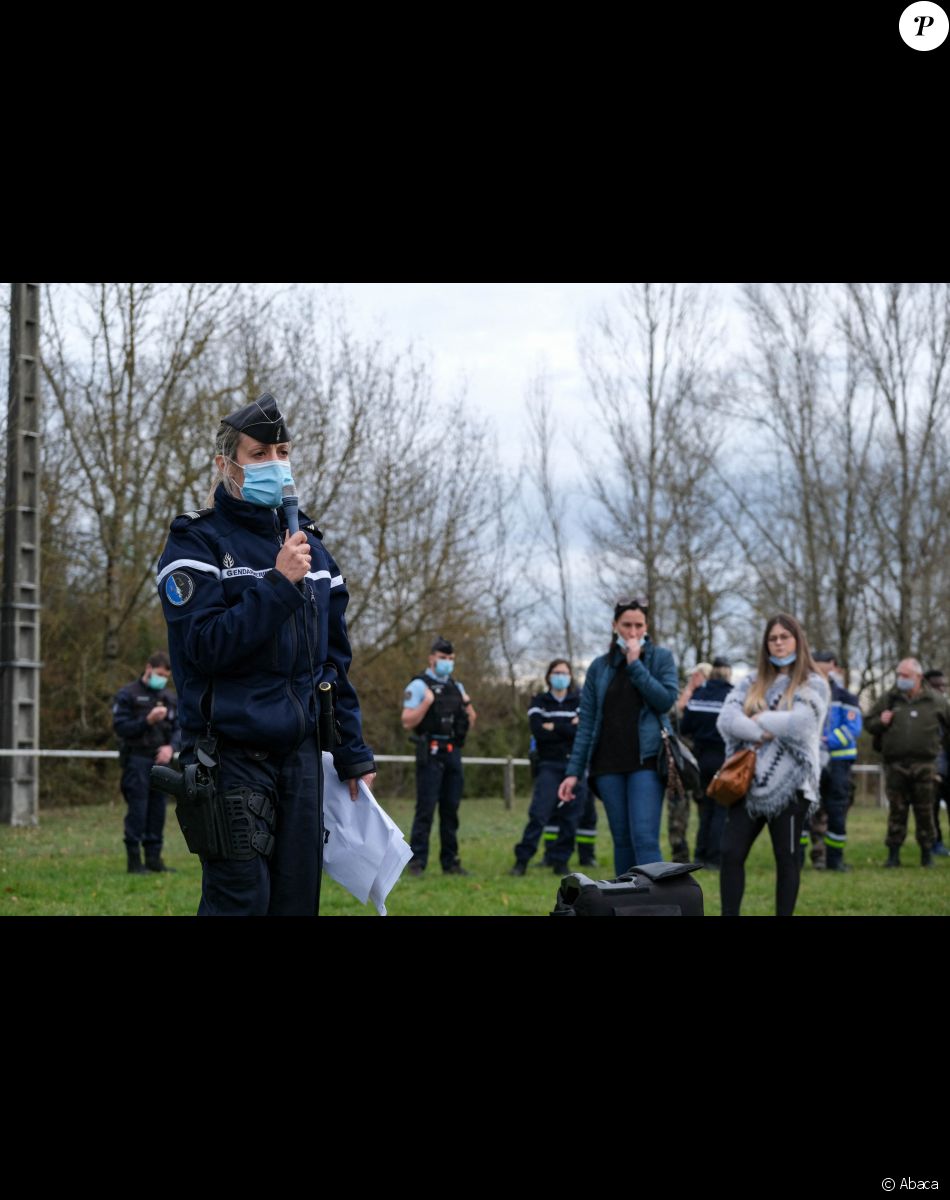 Recherches de Delphine Jubillar, disparue depuis la nuit du 15 au 16 décembre 2020, à Cagnac-les-Mines au nord d'Albi. Des habitants viennent aider les gendarmes - 23 décembre 2020