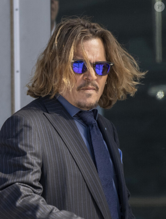 Johnny Depp et Amber Heard à la sortie du tribunal à Fairfax le 14 avril 2022. Johnny Depp poursuit en diffamation son ex-épouse, Amber Heard, qui l'a accusé de violences conjugales. 