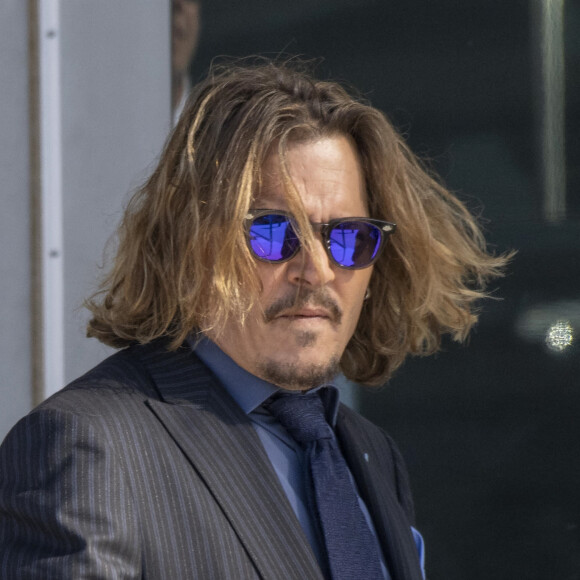 Johnny Depp et Amber Heard à la sortie du tribunal à Fairfax le 14 avril 2022. Johnny Depp poursuit en diffamation son ex-épouse, Amber Heard, qui l'a accusé de violences conjugales. 