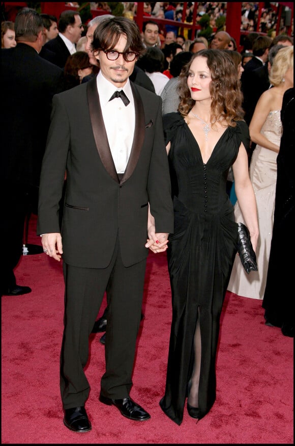 Johnny Depp et Vanessa Paradis sur le tapis rouge des Oscars en 2008.