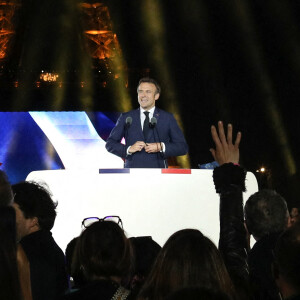 Le président français Emmanuel Macron célèbre la victoire du second tour de l'élection présidentielle française au Champ-de-Mars devant la Tour Eiffel, à Paris, France, 24 avril 2022. Emmanuel Macron a battu Marine Le Pen au dernier tour de l'élection présidentielle française
