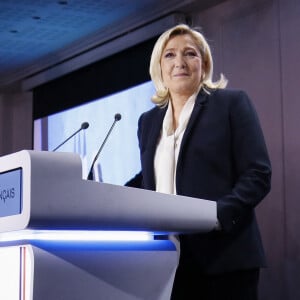 Marine Le Pen, candidate à la présidence du parti d'extrême droite Rassemblement national (RN), prononce un discours au Pavillon d'Armenonville à Paris, France, le 24 avril 2022 après sa défaite au second tour de l'élection présidentielle française