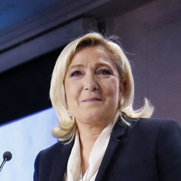 Marine Le Pen, candidate à la présidence du parti d'extrême droite Rassemblement national (RN), prononce un discours au Pavillon d'Armenonville à Paris, France, le 24 avril 2022 après sa défaite au second tour de l'élection présidentielle française