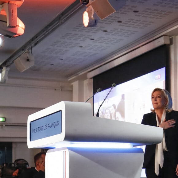 Marine Le Pen, candidate à la présidence du parti d'extrême droite Rassemblement national (RN), prononce un discours au Pavillon d'Armenonville à Paris, France, le 24 avril 2022 après sa défaite au second tour de l'élection présidentielle française