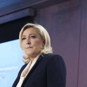 Marine Le Pen, candidate à la présidence du parti d'extrême droite Rassemblement national (RN), prononce un discours au Pavillon d'Armenonville à Paris, France, le 24 avril 2022 après sa défaite au second tour de l'élection présidentielle française