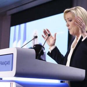 Marine Le Pen, candidate à la présidence du parti d'extrême droite Rassemblement national (RN), prononce un discours au Pavillon d'Armenonville à Paris, France, le 24 avril 2022 après sa défaite au second tour de l'élection présidentielle française