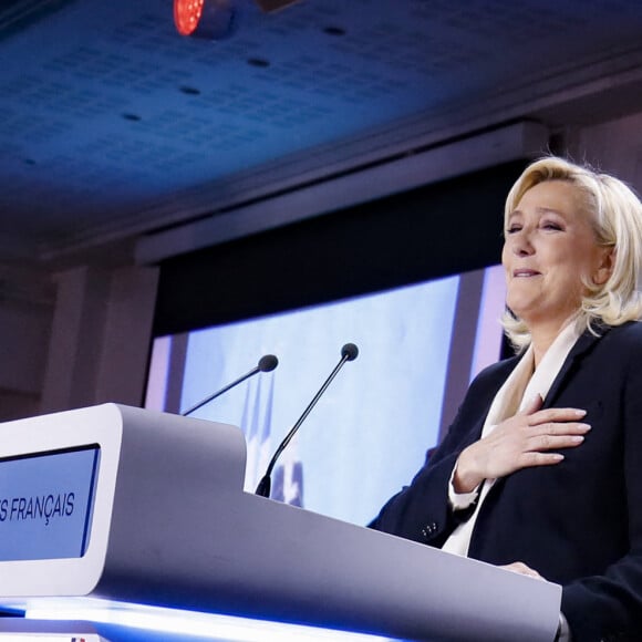 Marine Le Pen, candidate à la présidence du parti d'extrême droite Rassemblement national (RN), prononce un discours au Pavillon d'Armenonville à Paris, France, le 24 avril 2022 après sa défaite au second tour de l'élection présidentielle française