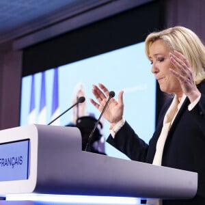 Marine Le Pen, candidate à la présidence du parti d'extrême droite Rassemblement national (RN), prononce un discours au Pavillon d'Armenonville à Paris, France, le 24 avril 2022 après sa défaite au second tour de l'élection présidentielle française