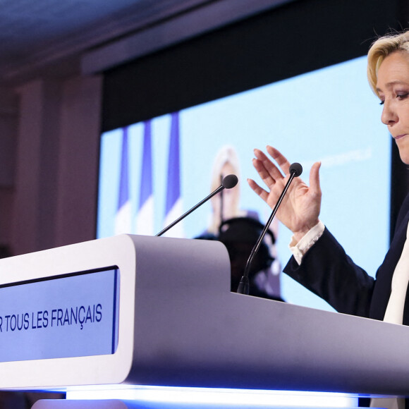 Marine Le Pen, candidate à la présidence du parti d'extrême droite Rassemblement national (RN), prononce un discours au Pavillon d'Armenonville à Paris, France, le 24 avril 2022 après sa défaite au second tour de l'élection présidentielle française