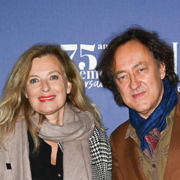 Valérie Trierweiler et Jean-Christophe Molinier - People au concert de Nicoletta, à l'occasion de ses 50 ans de carrière, au Lido à Paris. C'est la première fois depuis 20 ans que le Lido accueille un concert. La chanteuse remontera sur cette scène le 7 novembre. Le 4 novembre 2021 © Coadic Guirec / Bestimage