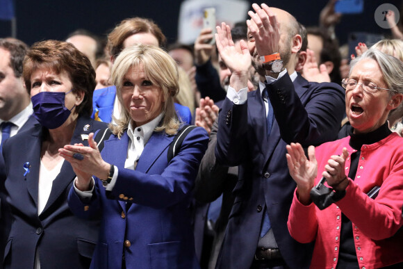 Roselyne Bachelot, ministre de la culture et la première dame, Brigitte Macron accompagné de Tiphaine Auzière - Le président de la République française et candidat du parti centriste La République en marche (LREM) à la réélection, a effectué son premier grand meeting de campagne au Paris le Défense Arena à Nanterre, France, le 2 avril 2022