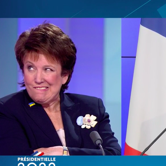 Capture d'écran de la soirée électorale de France 2 durant laquelle on voit Roselyne Bachelot réagir à l'allocution d'Eric Zemmour après la victoire d'Emmanuel Macron à la présidence de la République le 24 avril 2022