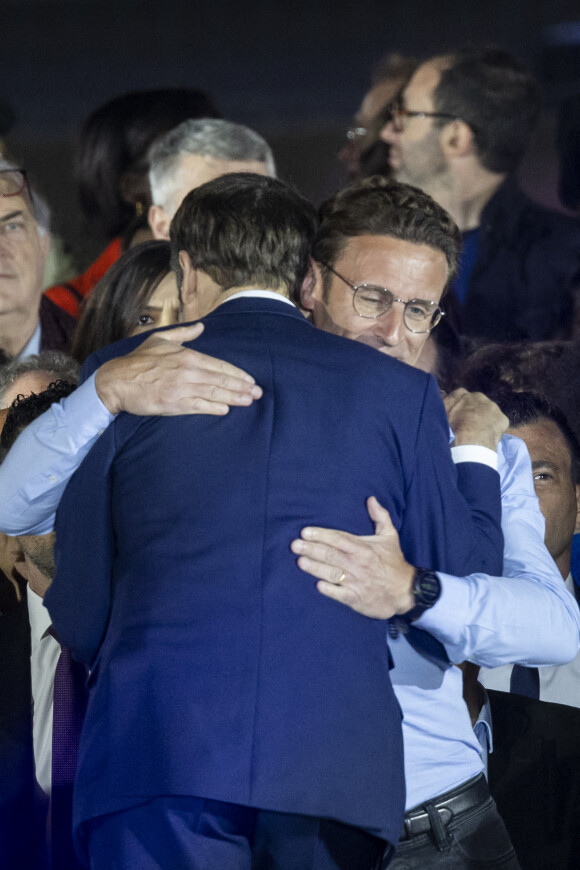 Le président Emmanuel Macron et son frère Laurent - Le président Emmanuel Macron prononce un discours au Champ-de-Mars le soir de sa victoire à l'élection présidentielle