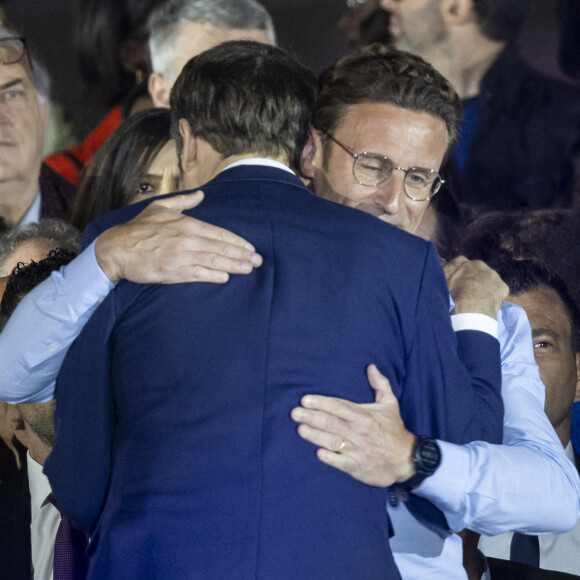Le président Emmanuel Macron et son frère Laurent - Le président Emmanuel Macron prononce un discours au Champ-de-Mars le soir de sa victoire à l'élection présidentielle