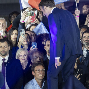 Le président Emmanuel Macron et son frère Laurent - Le président Emmanuel Macron prononce un discours au Champ-de-Mars le soir de sa victoire à l'élection présidentielle le 24 avril 2022.