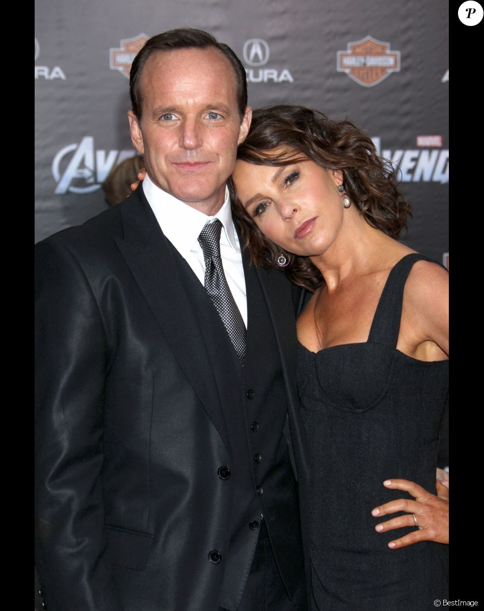 Jennifer Grey et son mari Clark Gregg à la première de The Avengers le 11 avril 2012 à Hollywood en Californie
