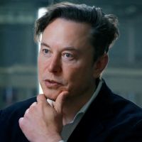 "J'espère que même mes pires critiques resteront sur Twitter" : Elon Musk réagit à son rachat du réseau