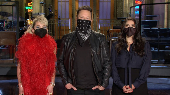 Elon Musk et Miley Cyrus font un passage dans l'émission Saturday Night Live à New York 