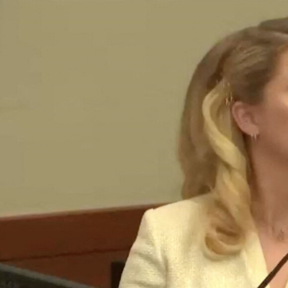 Amber Heard lors de son procès contre Johnny Depp à Los Angeles. Johnny Depp demande 50 millions de dollars de réparation suite à une interview d'Amber Heard dans le Washington Post, qui lui aurait été très préjudiciable professionnellement. Los Angeles, le 20 avril 2022.