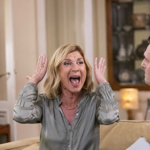 Arnaud Ducret et Michèle Laroque - Tournage du téléfilm " Ils s'aiment... enfin presque ", qui sera diffusé le lundi 18 avril à 21h10 sur TF1. © Cyril Moreau / Bestimage