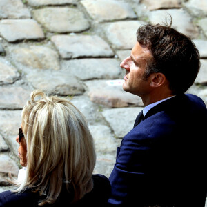 Le président de la république Emmanuel Macron, la première dame Brigitte Macron - Cérémonie d'hommage national à l'Hôtel national des Invalides en hommage à Michel Bouquet décédé le 13 avril 2022. Paris le 27 avril 2022