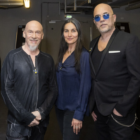 Florent Pagny et sa femme Azucena, Pascal Obispo - Backstage de l'émission spéciale "Unis pour l'Ukraine" à la Maison de la Radio et de la Musique, diffusée en direct sur France 2 et présentée par Nagui et Leïla.Kaddour à Paris le 8 mars 2022. © Cyril Moreau / Jack Tribeca / Bestimage 