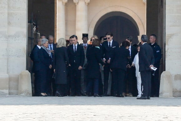 La Première Dame Brigitte Macron - Sorties de l'hommage funèbre à Jacques Perrin aux Invalides à Paris, France, le 29 avril 2022. © Christophe Clovis/Bestimage