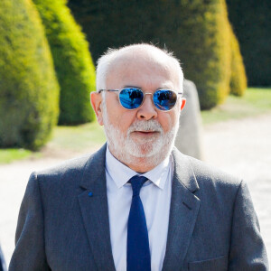 Gérard Jugnot - Sorties de l'hommage funèbre à Jacques Perrin aux Invalides à Paris, France, le 29 avril 2022. © Christophe Clovis/Bestimage