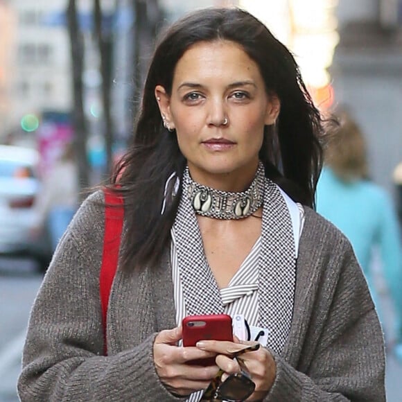 Exclusif - Katie Holmes se promène avec une amie dans les rues de New York.