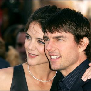 Katie Holmes et Tom Cruise - Première du film "Batman begins" au Grauman Chinese Theatre d'Hollywood.