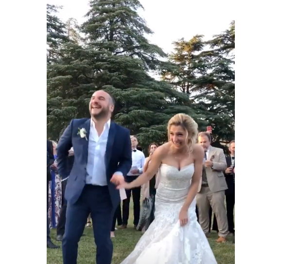 François-Xavier Demaison et Anaïs Tihay se sont mariés le 7 juin 2019 dans les Pyrénées-Orientales, à la mairie de Perpignan, avant de célébrer leurs noces au château de Valmy à Argelès-sur-Mer. Instagram.