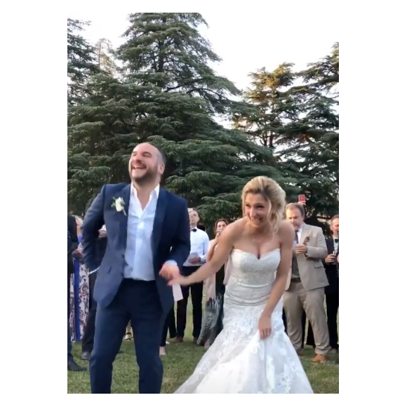 François-Xavier Demaison et Anaïs Tihay se sont mariés le 7 juin 2019 dans les Pyrénées-Orientales, à la mairie de Perpignan, avant de célébrer leurs noces au château de Valmy à Argelès-sur-Mer. Instagram.
