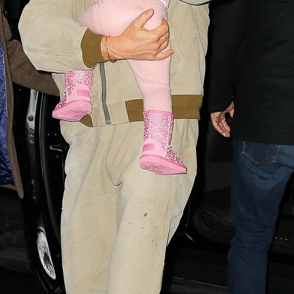 Orlando Bloom, sa compagne Katy Perry et leur fille Daisy se rendent dans le magasin de jouets "Fao Schwarz" à New York, le 28 janvier 2022.