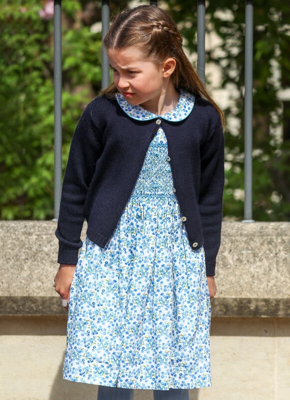La princesse Charlotte de Cambridge - La famille royale britannique quitte la chapelle Saint-Georges de Windsor après la messe de Pâques, le 17 avril 2022.