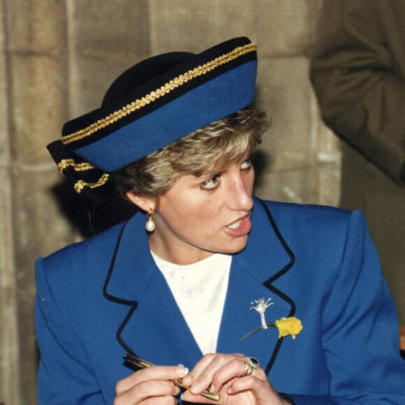 Princess Diana with her son Prince William signing their names in the visitors book of Llandaff Cathedral in Cardiff.It was William's first proper public engagement.Daily Express Photograph by By Reg Lancaster.Taken 1st March 1991.Neg No 91/1863. Express Syndication +44 207 922 7907/7906/7905 www.expresspictures.com Express Syndication +44 (0)208 612 7661/2764/7903/7884/7906 +44 (0)207 098 2764 NO ONLINE OR DIGITAL USE UNLESS AGREED WITH EXPRESS SYNDICATION. 